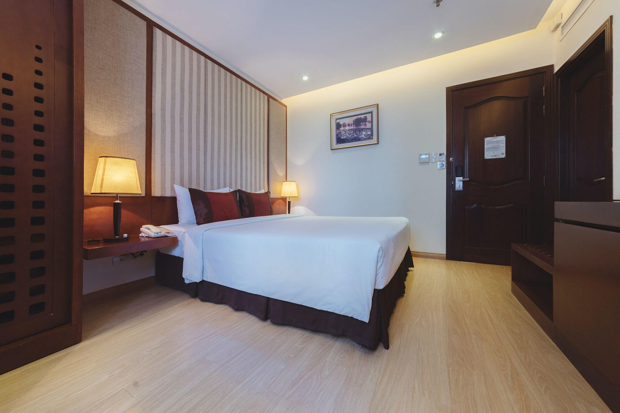 Khách sạn Paragon Saigon 4*